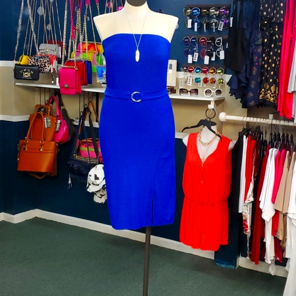 Beautiful Strapless Bodycon Dress w/ Slit!!! 🔥